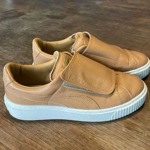 Platform Pumas size 9